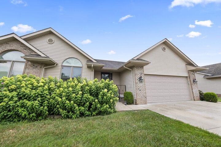 Property Photo:  208 Condominium Drive  KY 41143 