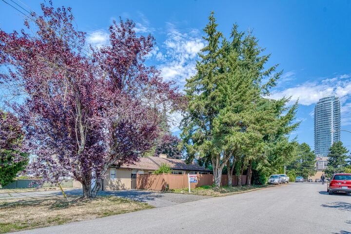 7863 119A Street — photo 1