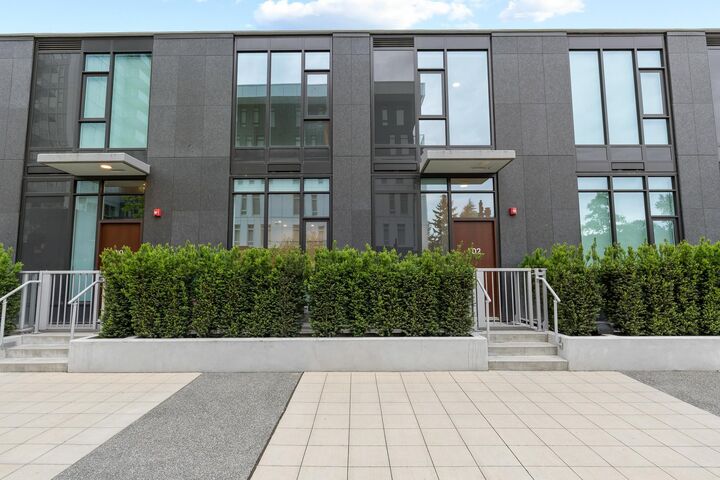 Property Photo: 318 Alderson Avenue 103 BC V3K 0J1