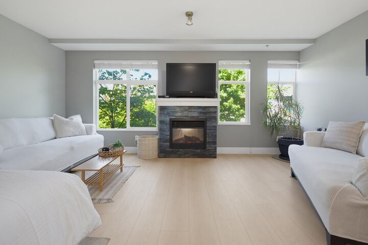 Property Photo: 15833 26 Avenue 93 BC V3Z 2X5