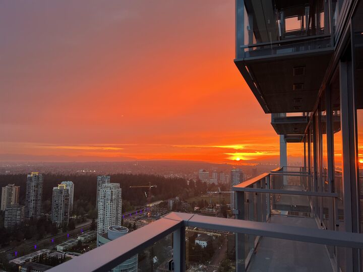 Property Photo: 6000 McKay Avenue 4202 BC V5H 0K2