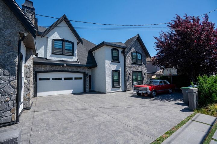 8866 134B Street — photo 1