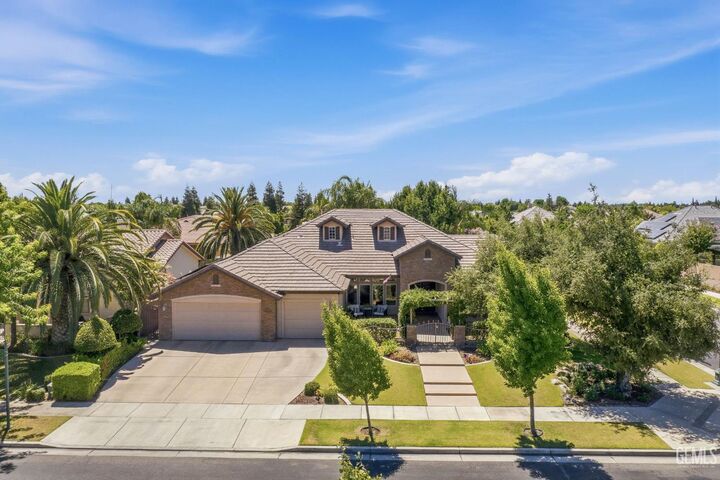 Property Photo:  403 Stone Cross Drive  CA 93312 
