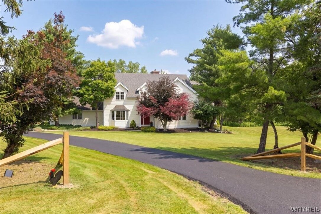 Property Photo:  40 West Gate Drive  NY 14052 