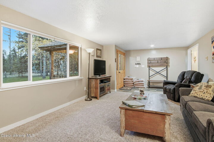 Property Photo: 527 Creekside Dr ID 83856