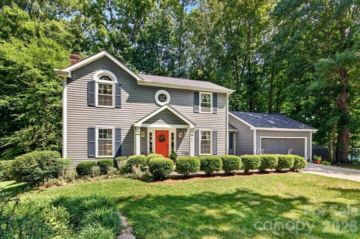 Property Photo: 505 Glen Ellyn Court NC 28213