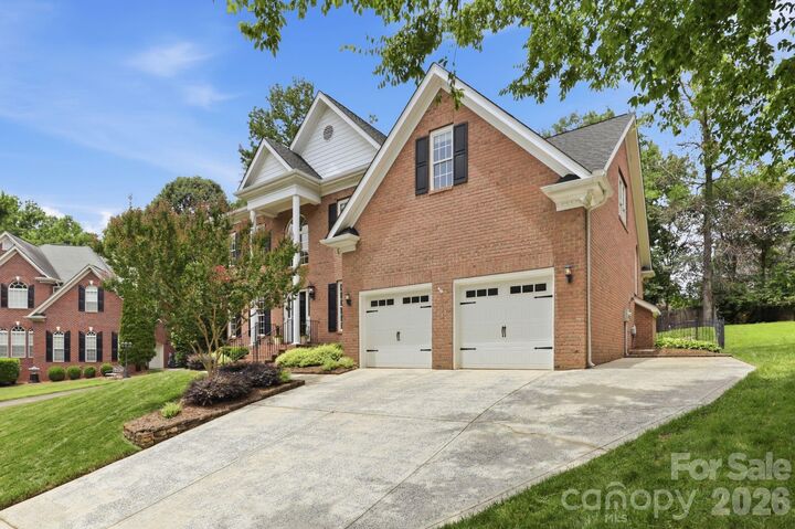 Property Photo: 7011 Edenderry Drive NC 28270