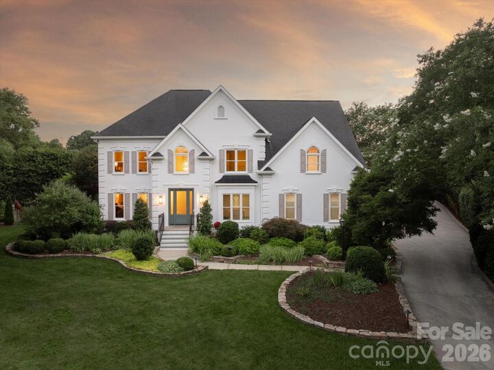 Property Photo: 11423 Colonial Country Lane NC 28277