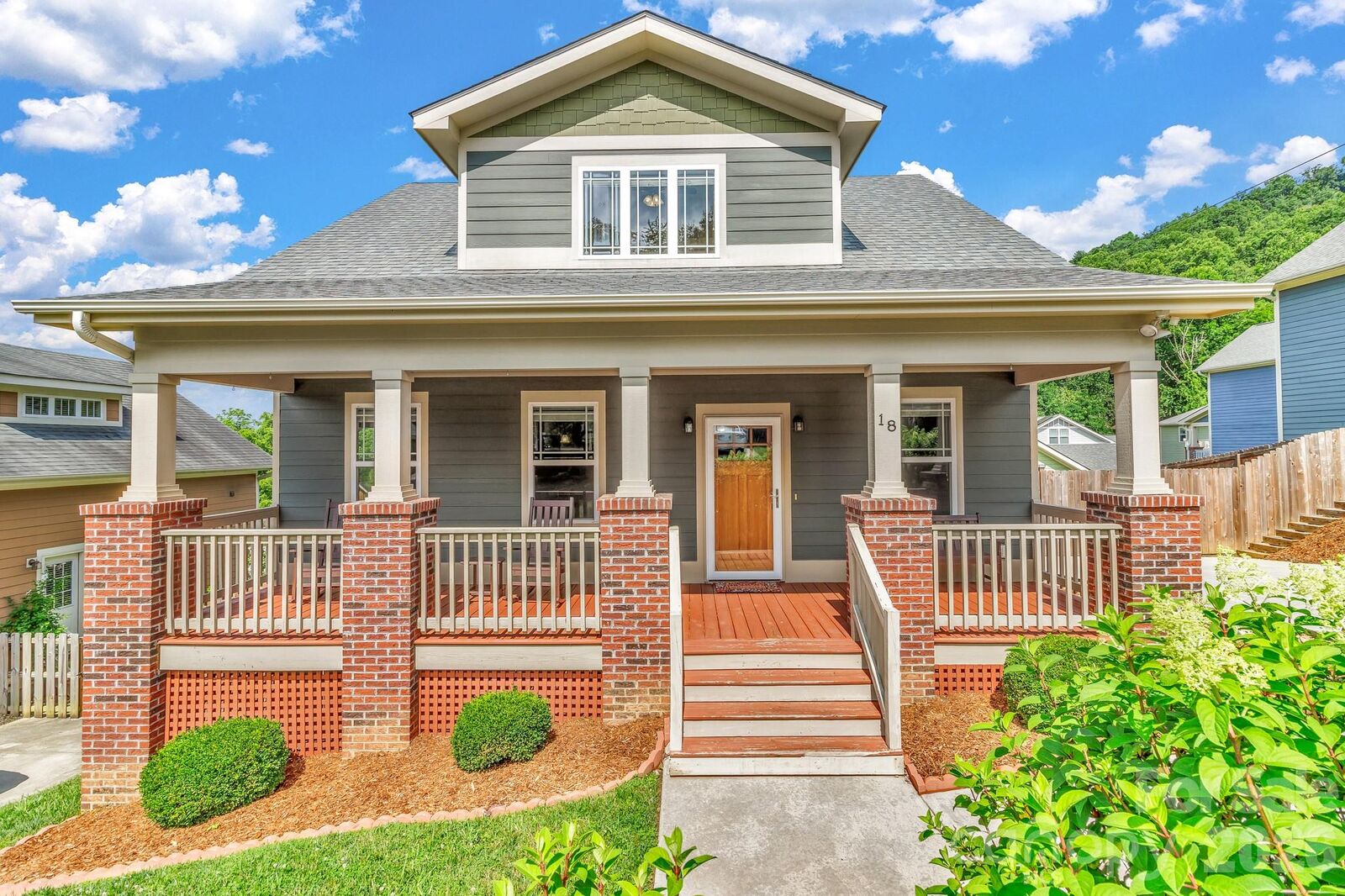 Property Photo:  18 Byrdcliffe Lane  NC 28805 
