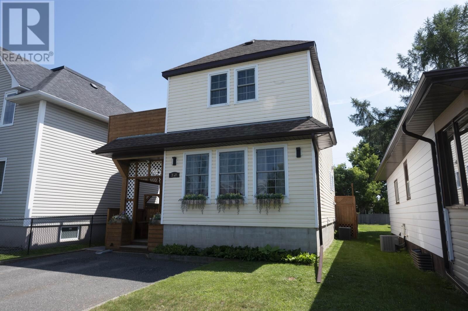 Property Photo: 374 Mary Street East ON P7E 4J9