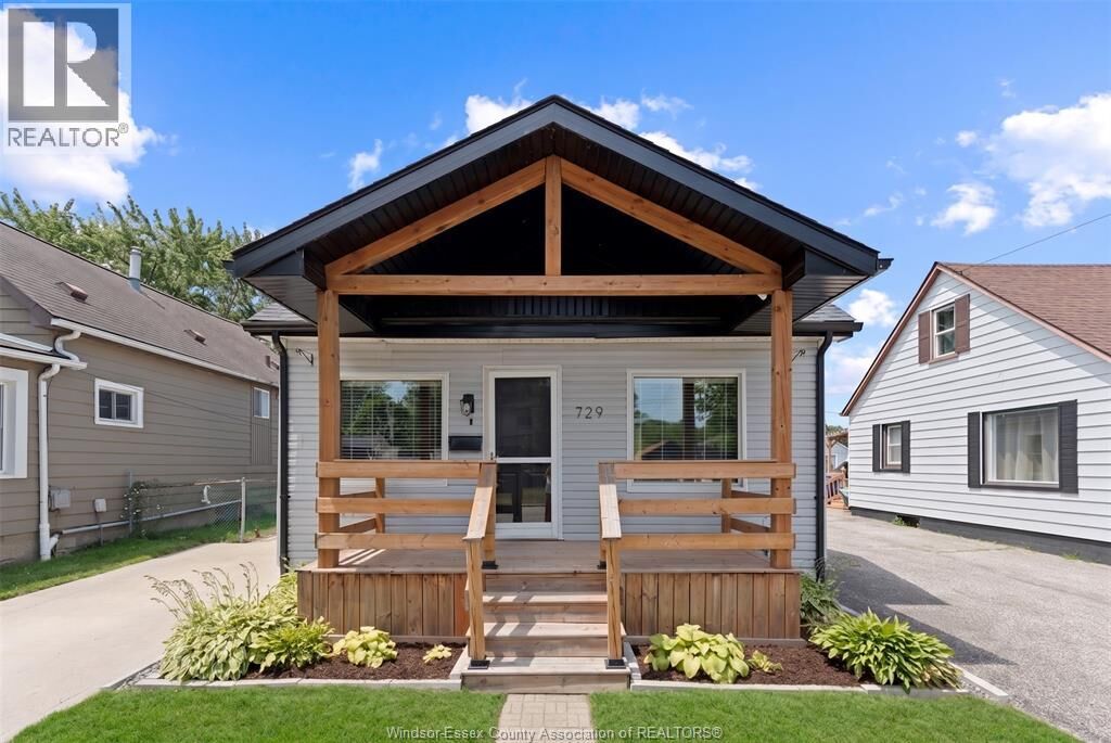 Property Photo:  729 William St.  ON N8N 2A2 