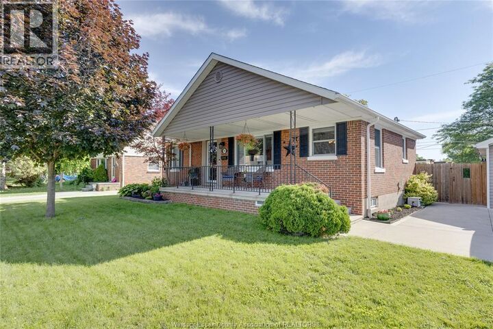 Property Photo:  2790 Randolph Avenue  ON N9E 3C9 