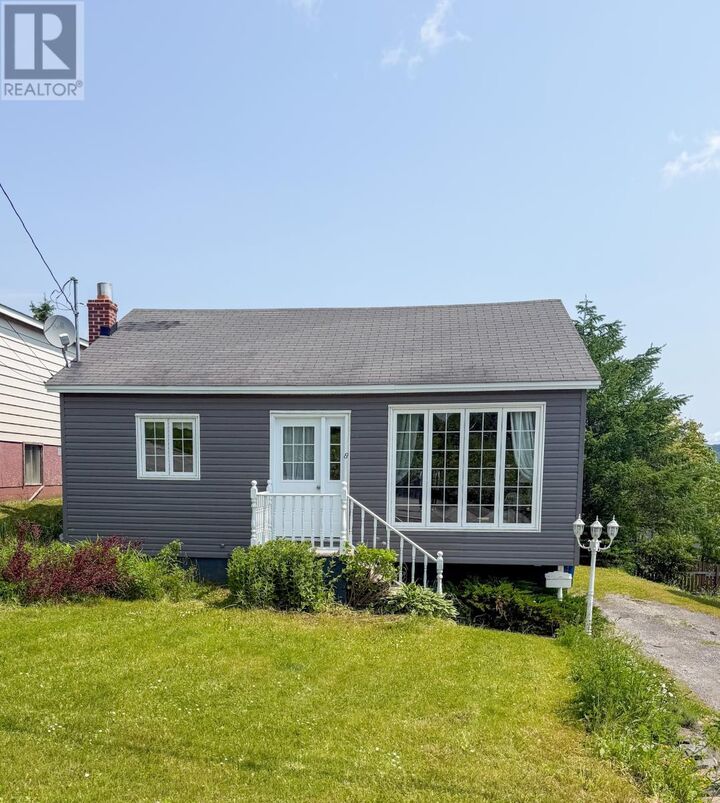 8 Park Drive — photo 1