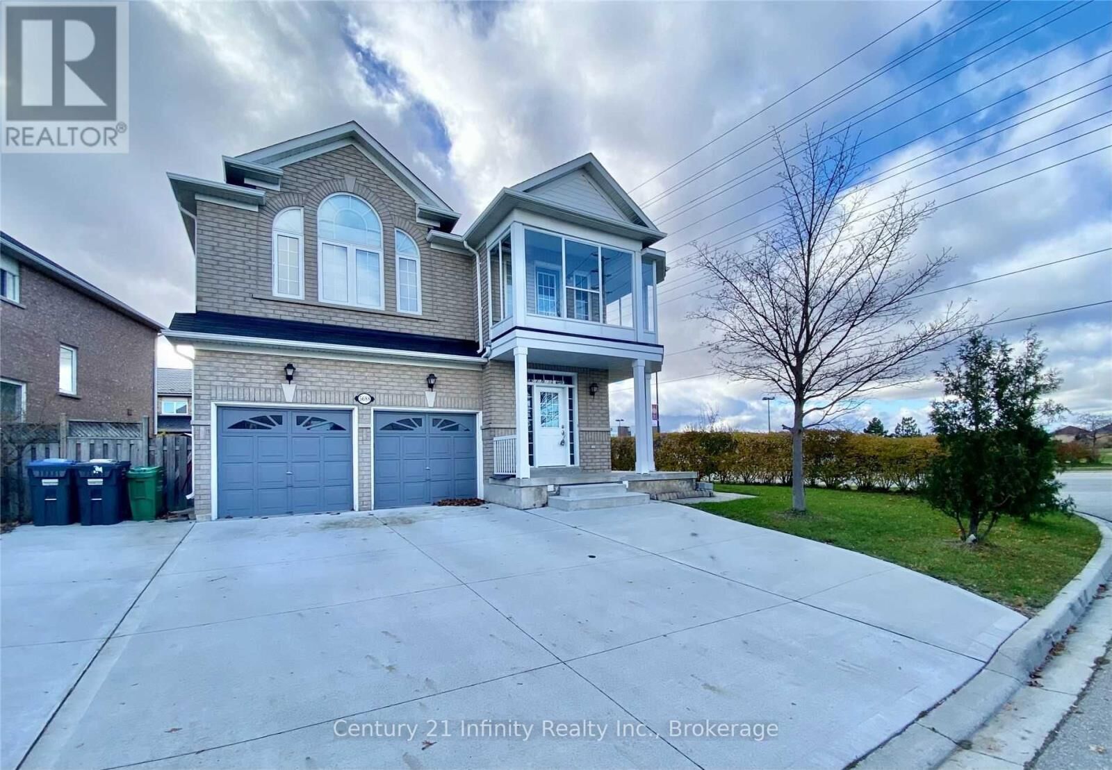 Property Photo: 5688 Pegasus Street ON L5M 7G2