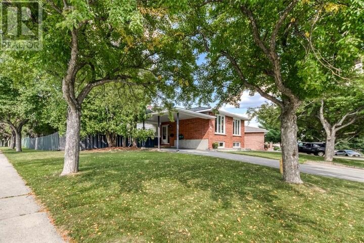Property Photo:  1902 Overbrook Crescent  ON P3A 5H6 
