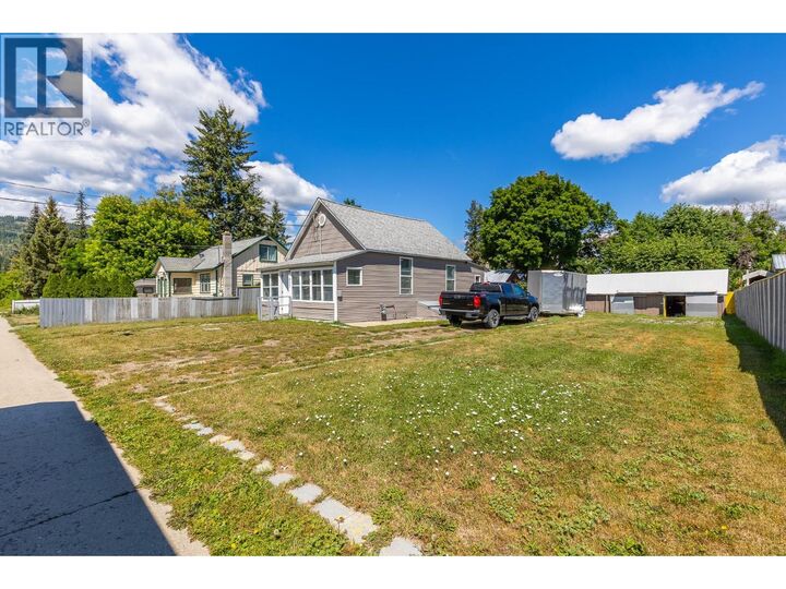 Property Photo: 403 Howard Avenue BC V0E 1V2