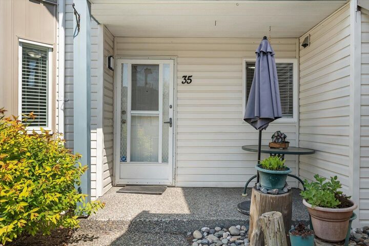 Property Photo: 45435 Knight Road 35 BC V2R 3E8