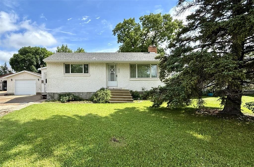Property Photo: 533 Vaughan Avenue MB R1A 0T9