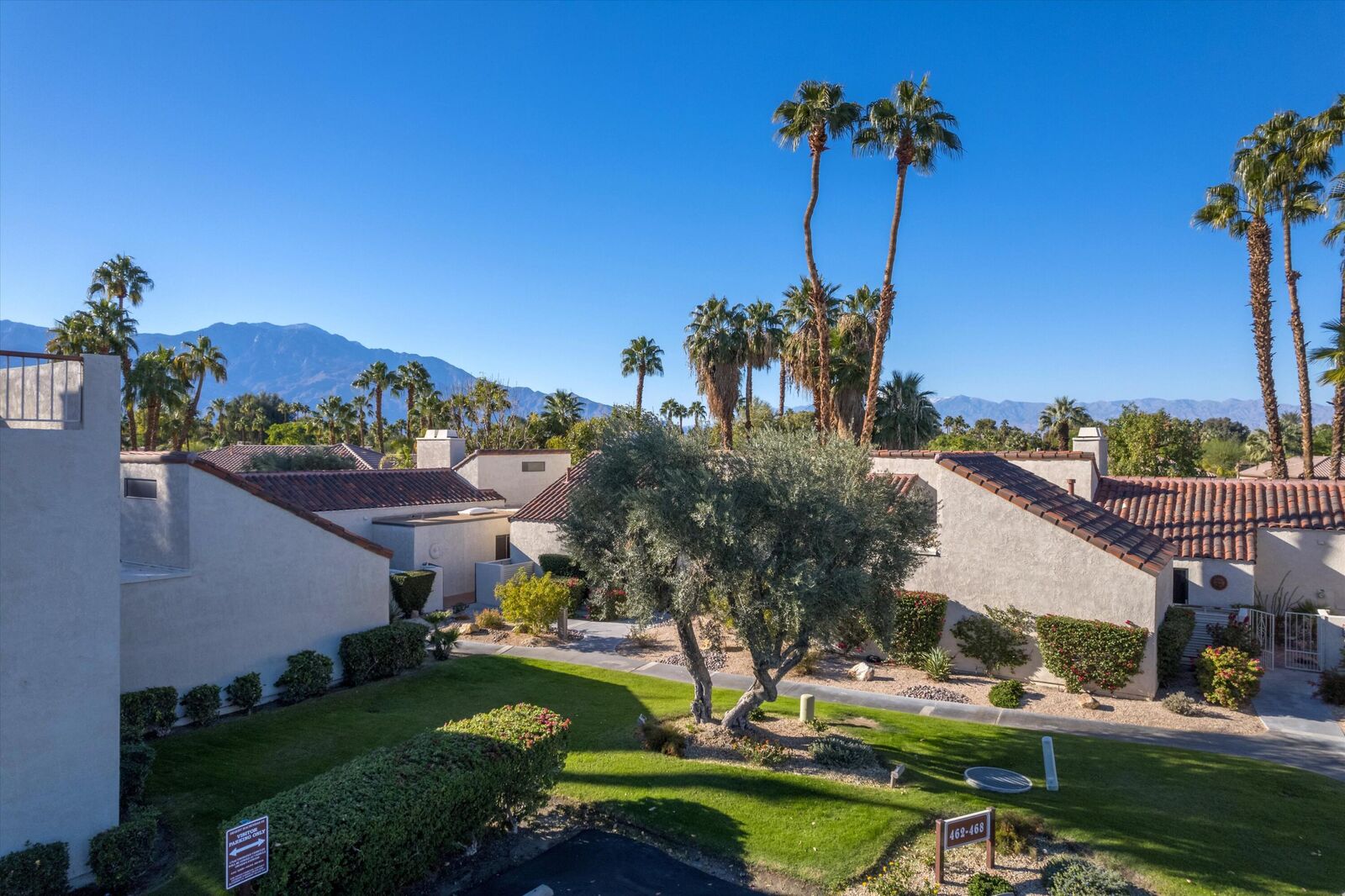 Property Photo: 464 Sunningdale Drive CA 92270