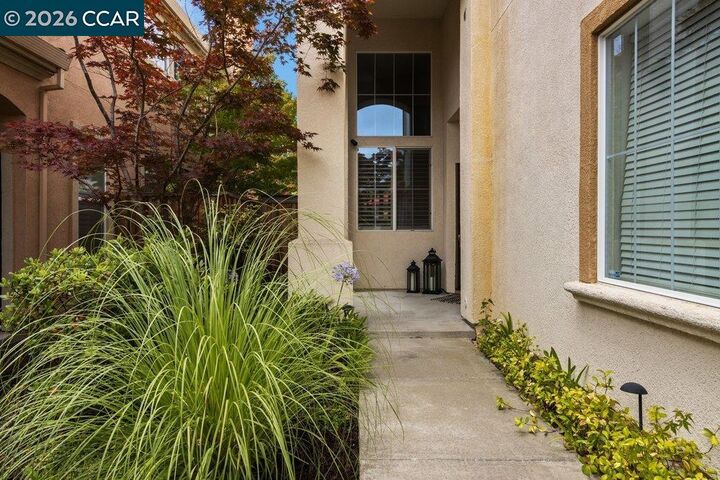 Property Photo: 215 Azalea Ln CA 94582