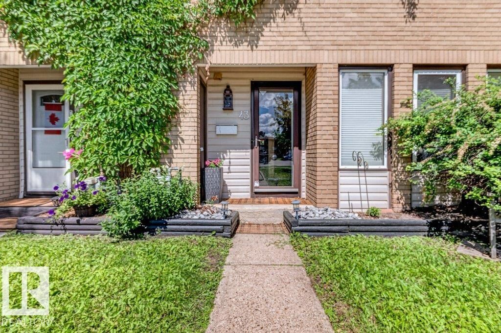 Property Photo:  43 Grandin Village  AB T8N 1R9 
