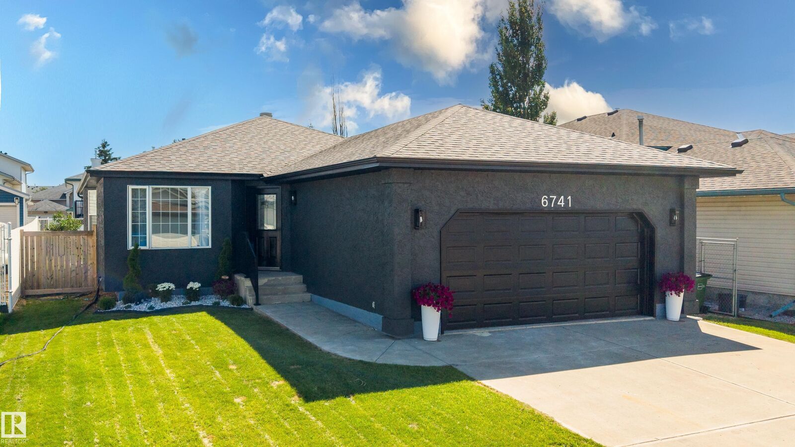 Property Photo:  6741 162A Avenue NW  AB T5Z 3C6 