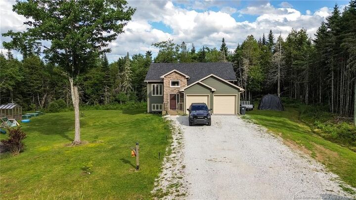 Property Photo:  18 Castlewood Drive  NB E5N 0K7 