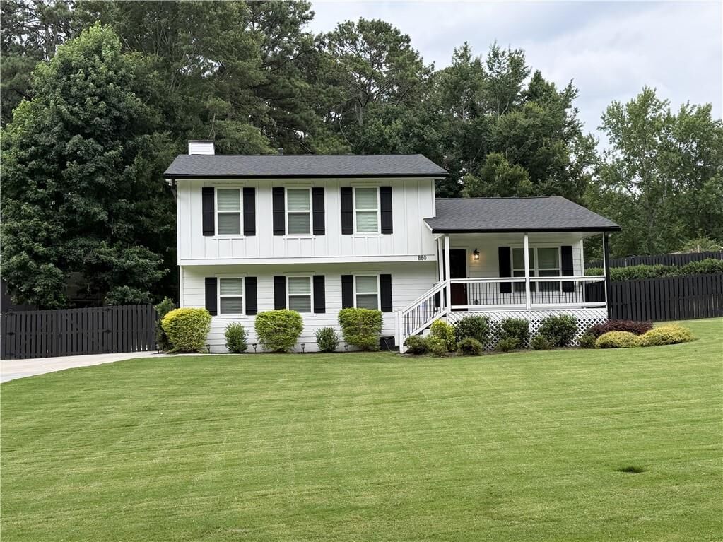 Property Photo:  880 The Circle  GA 30043 