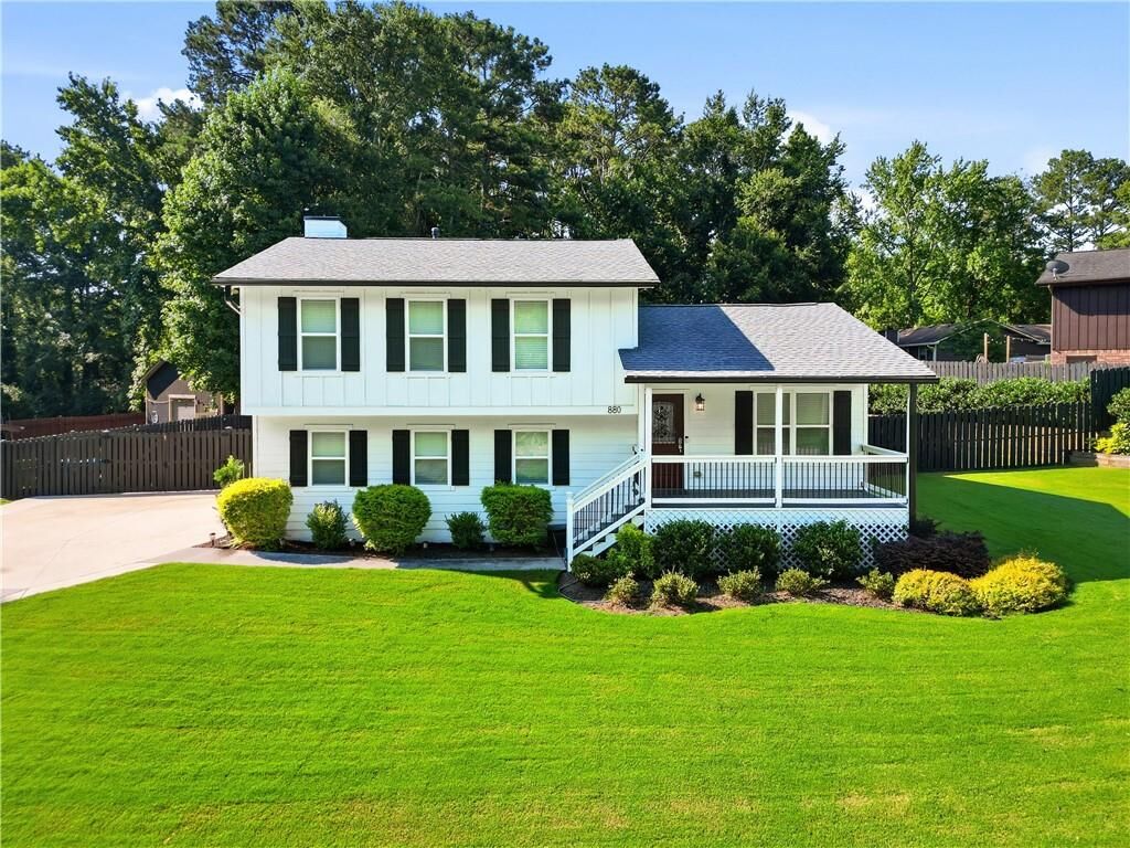 Property Photo: 880 The Circle GA 30043