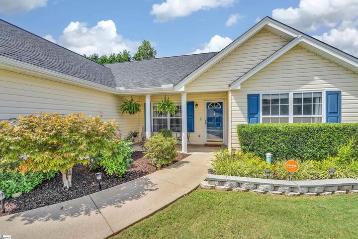 Property Photo:  409 Longspur Court  SC 29334 