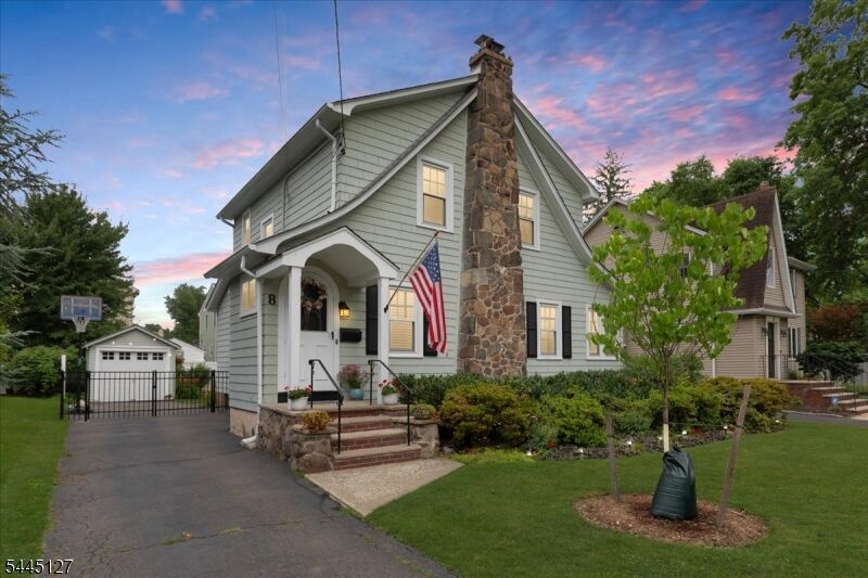 Property Photo:  8 Oak Ln  NJ 07016 
