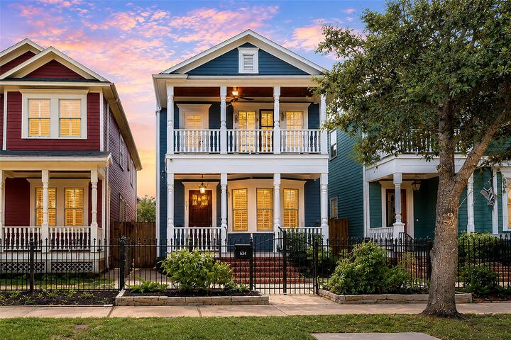Property Photo: 634 W 17th Street TX 77008