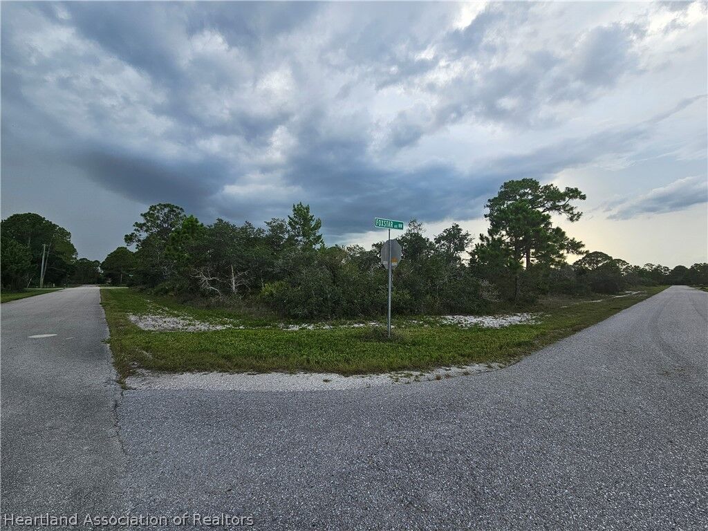 Property Photo: 643 Buccaneer Street NW FL 33852