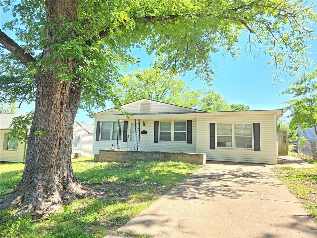 Property Photo:  1309 W Martin Street  KS 67337 