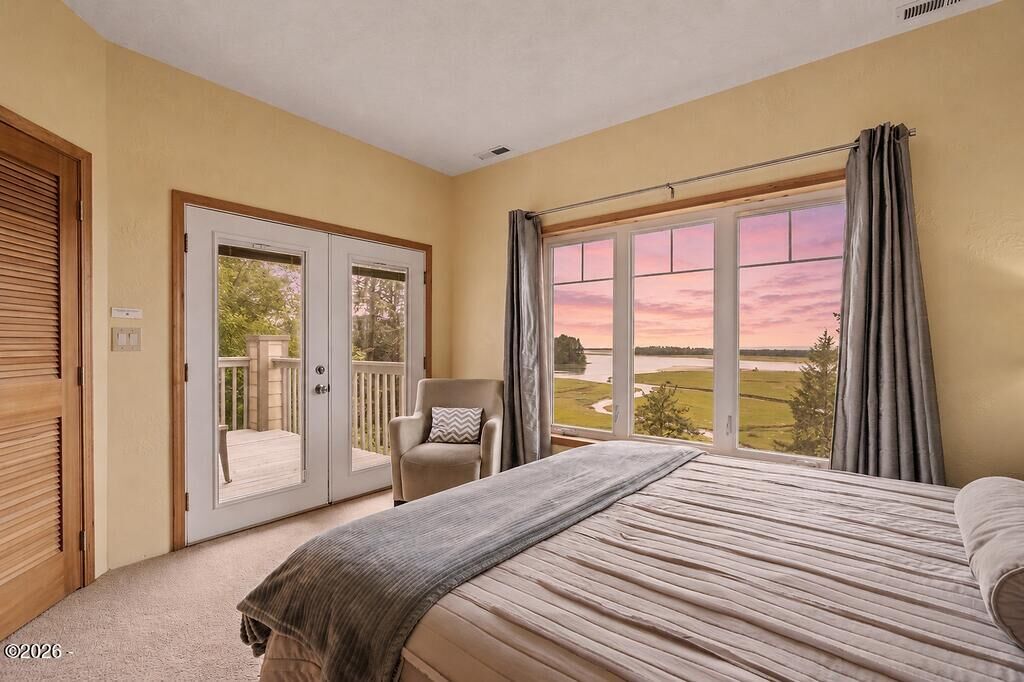 Property Photo: 37025 Brooten Hill Road OR 97135