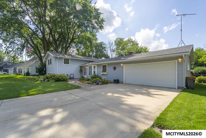 Property Photo: 38 Country Circle IA 50401