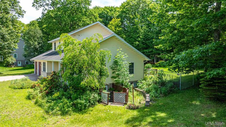 Property Photo:  1909 Robindale Drive  MI 49931 