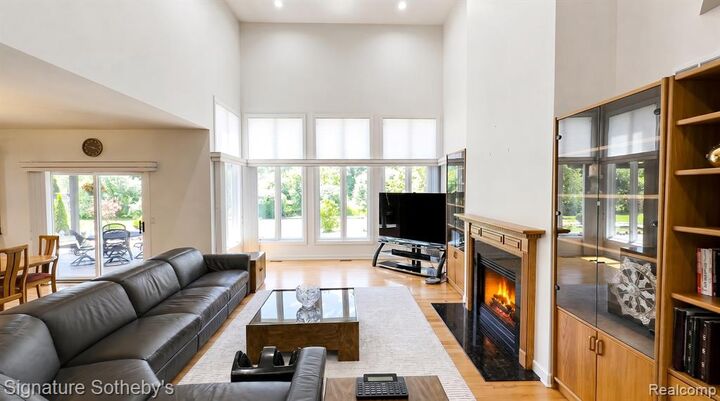 Property Photo: 6925 Elm Park Drive MI 48098 1944