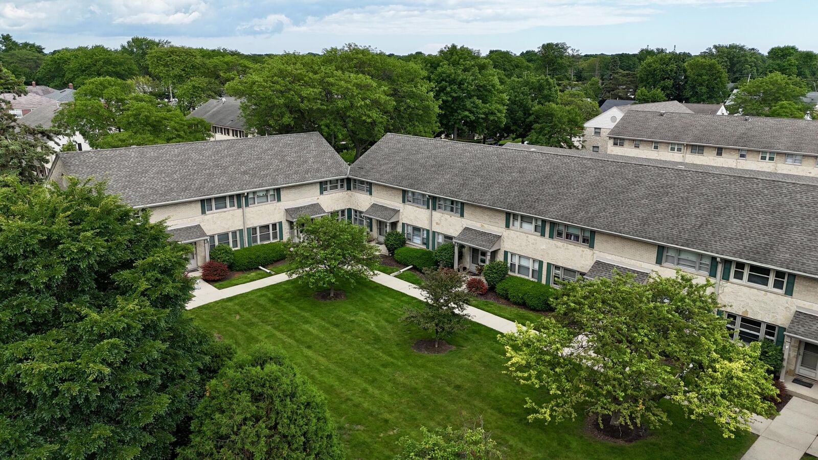 Property Photo:  4918 N Shoreland Ave  WI 53217 