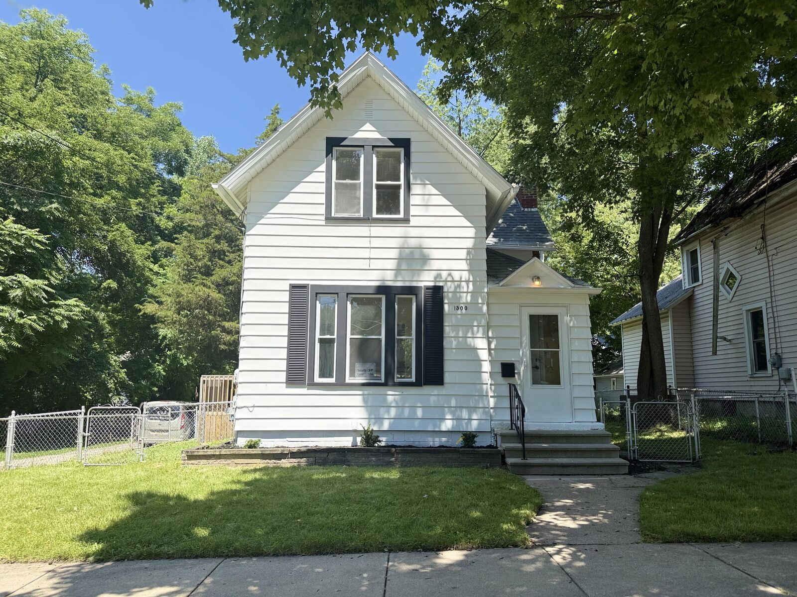 Property Photo:  1500 Deyo Street  MI 49203 