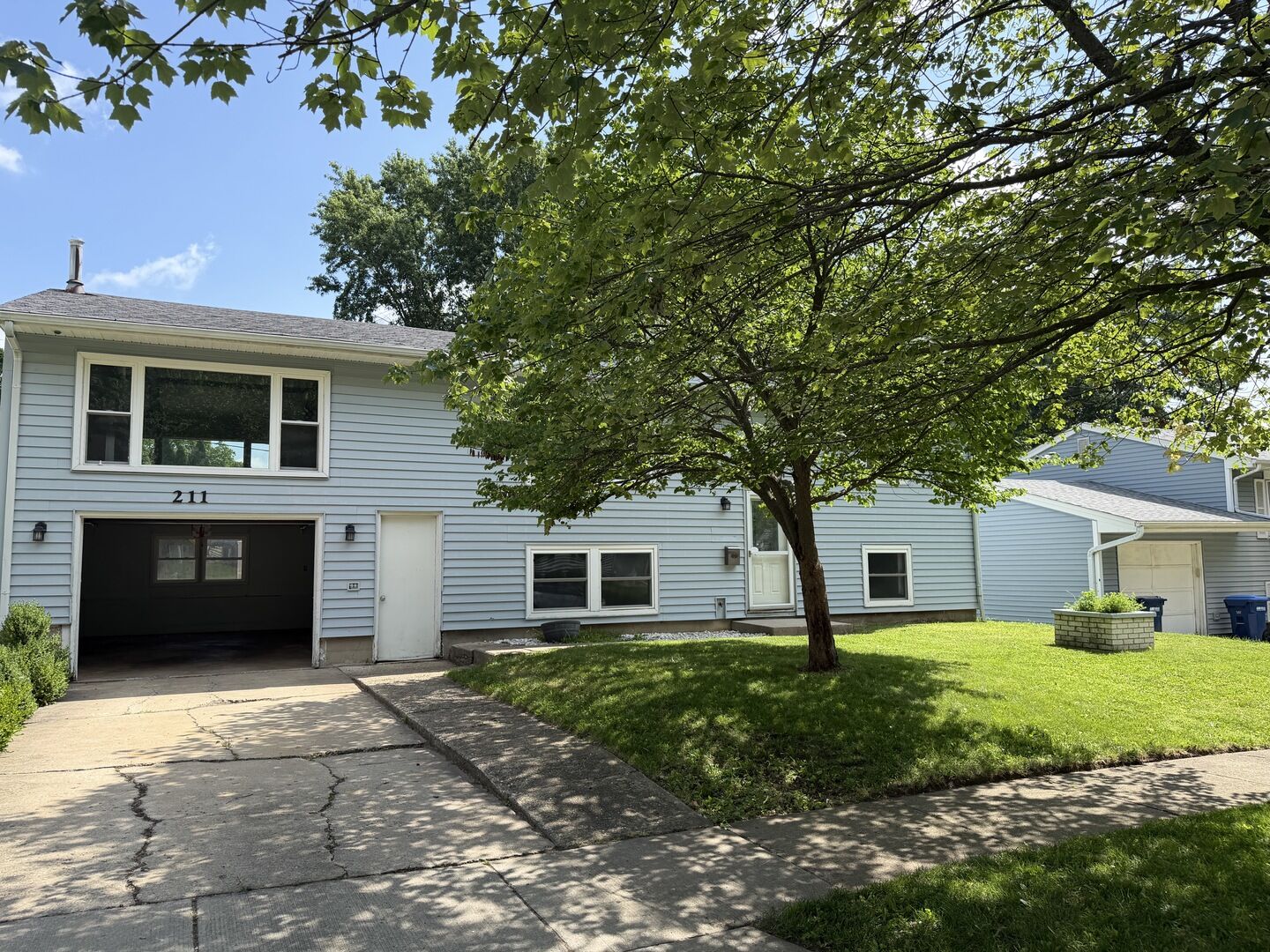 Property Photo:  211 E Dresser Road  IL 60115 