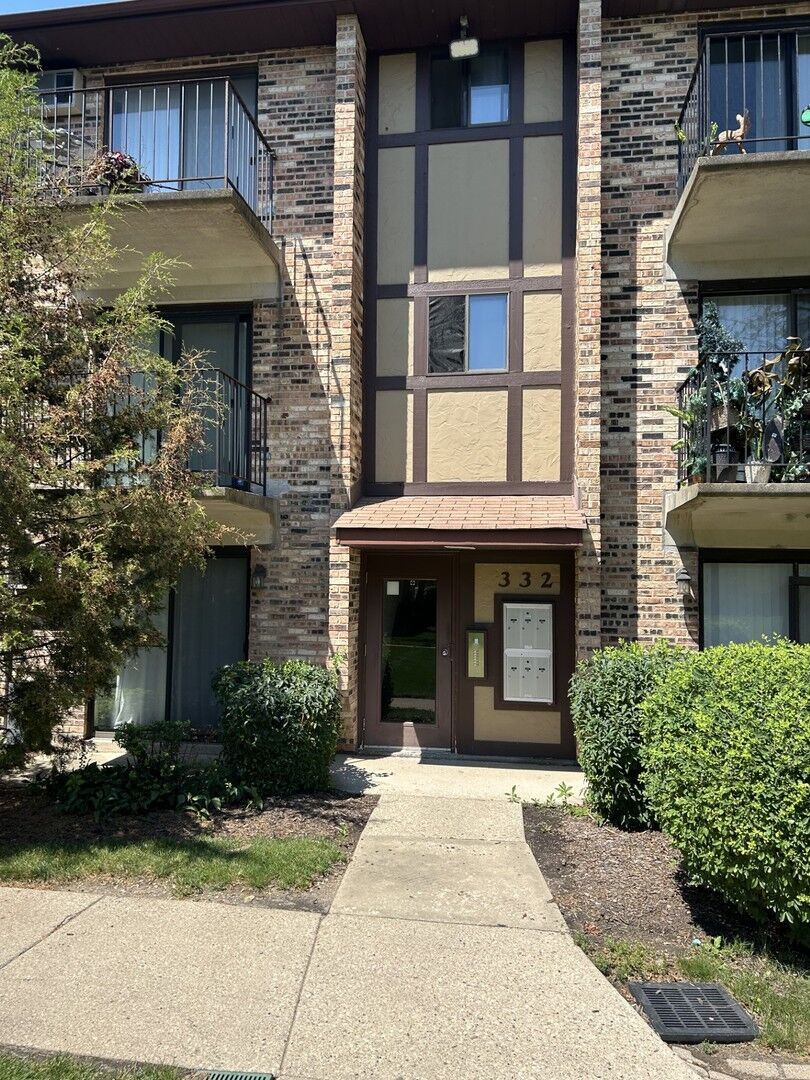 Property Photo:  332 Klein Creek Court B  IL 60188 
