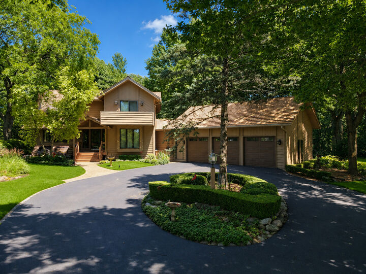 Property Photo: 25546 Cayuga Trail IL 60010