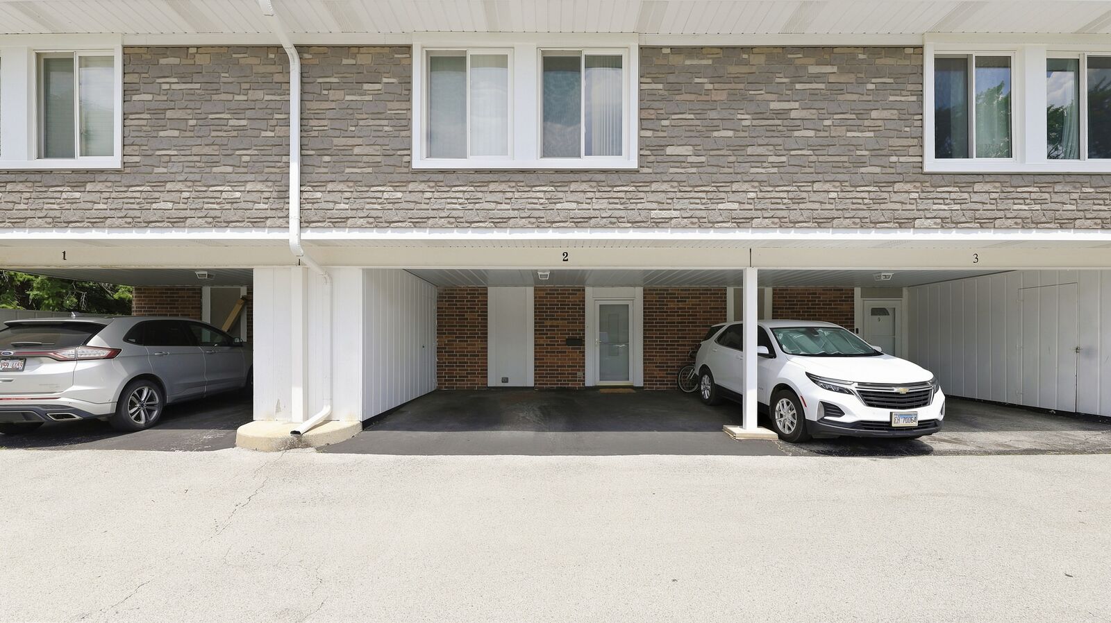 Property Photo:  2 Cour Masson  IL 60465 