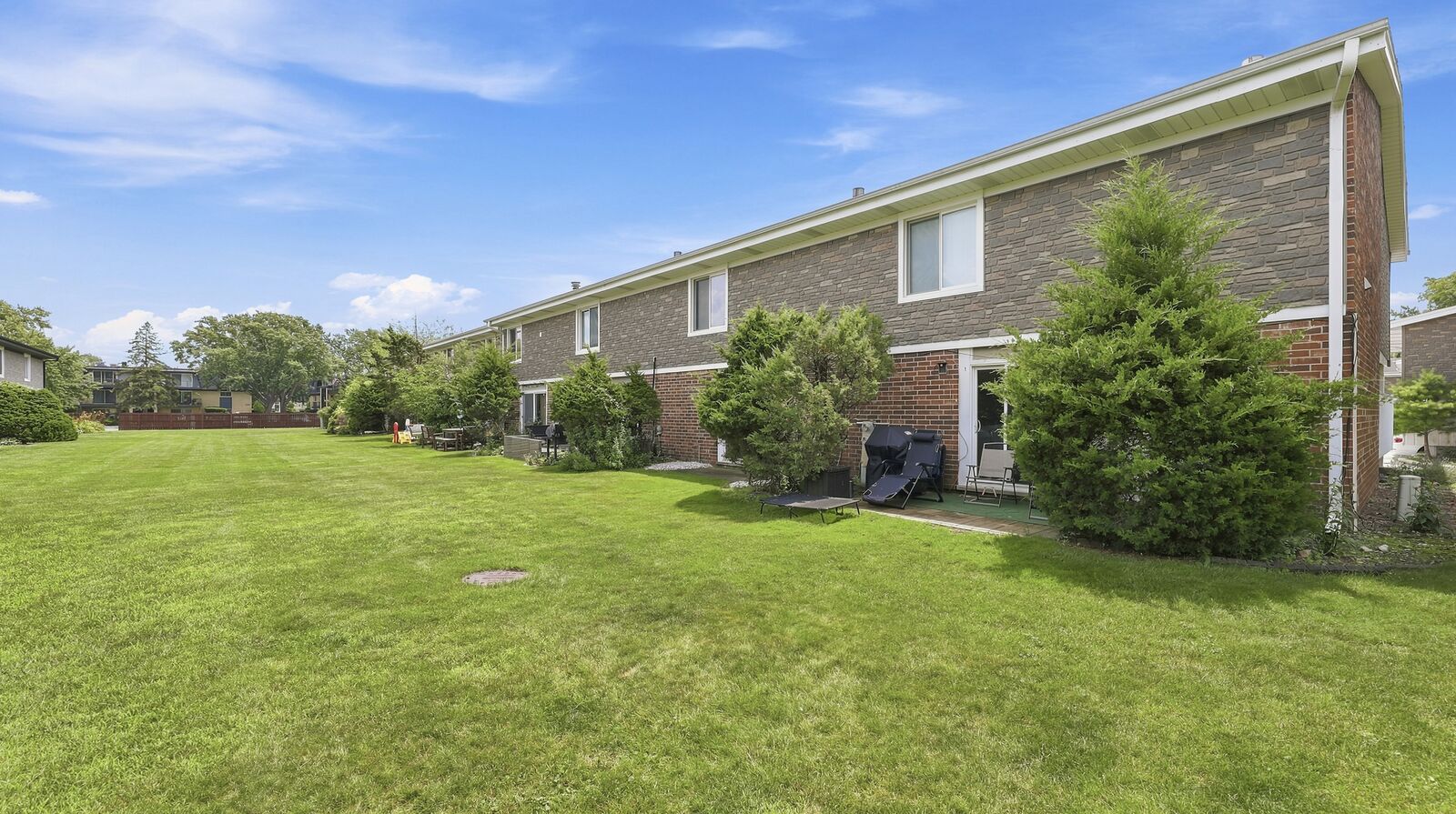 Property Photo: 2 Cour Masson IL 60465