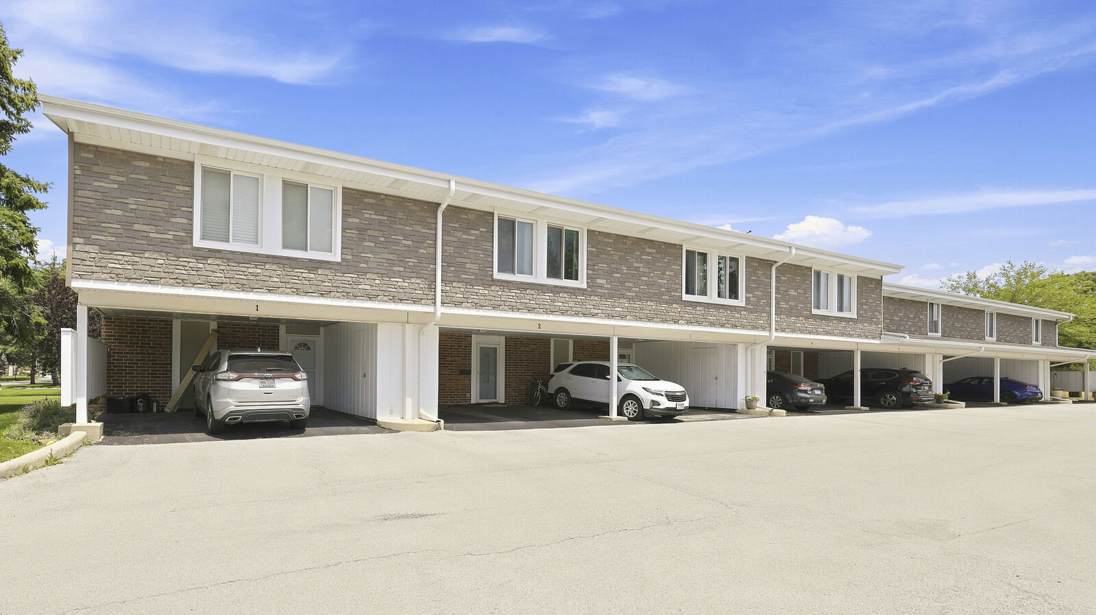 Property Photo:  2 Cour Masson  IL 60465 