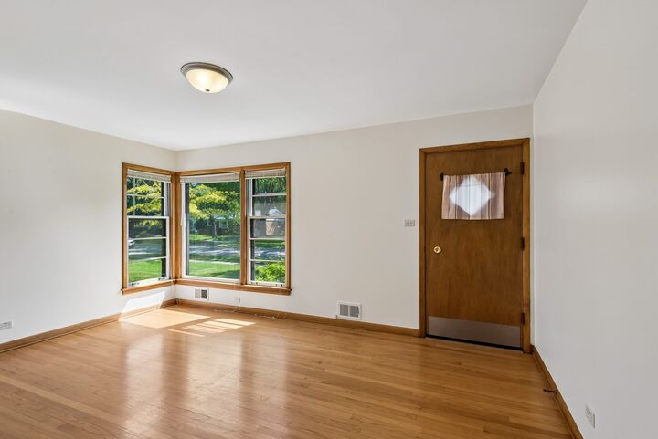 Property Photo: 242 N Greenview Avenue IL 60060