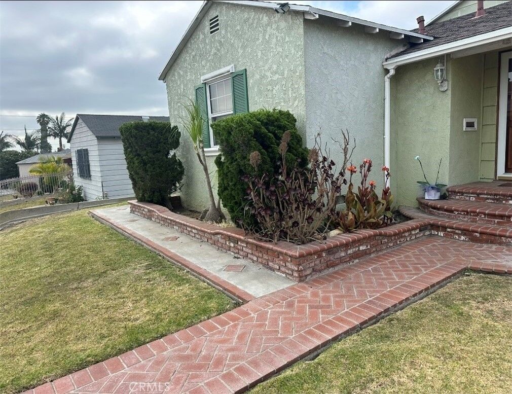 Property Photo: 1424 W 113th CA 90047