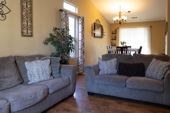 Property Photo: 633 Dodderer Street CA 93622
