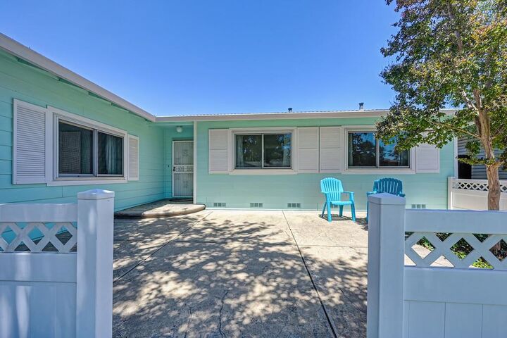 Property Photo: 6447 Rexford Way CA 95608